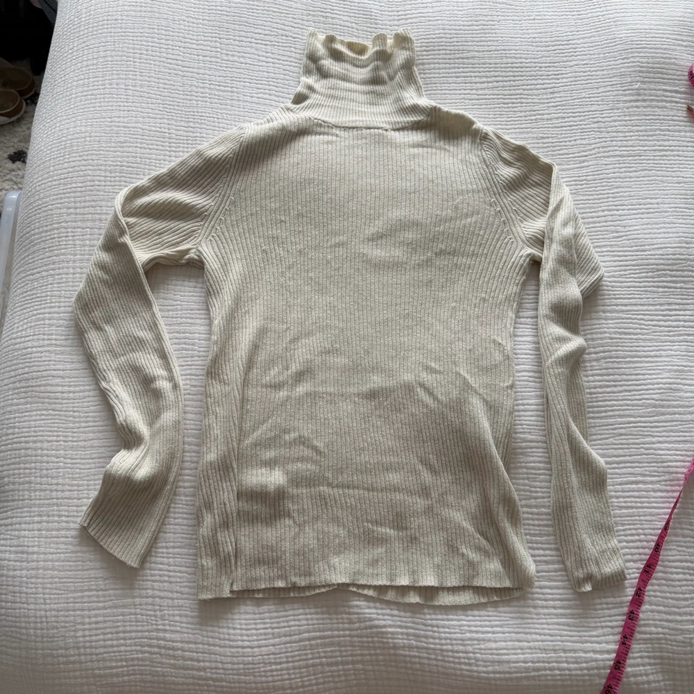 Unsubscribed size s Women's Cream Ribbed Turtleneck Sweater